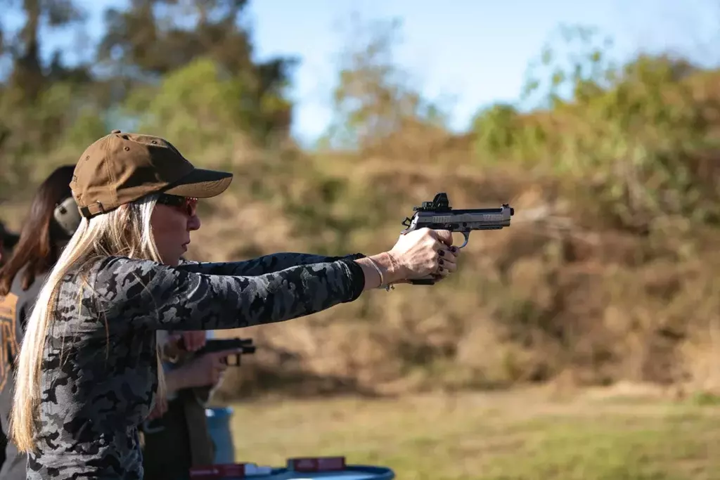 shooting beretta handguns